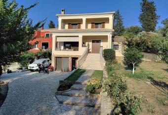 Villa Elm has Balcony rooms