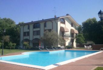 Agriturismo Corte Trincerone has Balcony rooms