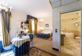 Vald Hotel has rooms with a private hot tub