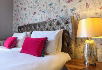 Blue Keys Hotel Southampton allows 18 year olds to book a room