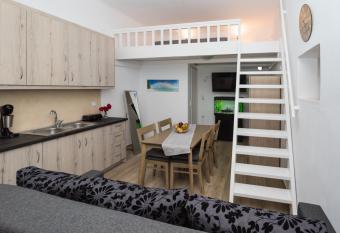 Sunny Apartment - Triovasalos has Balcony rooms