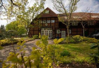 G  stehaus Wedework allows 18 year olds to book a room