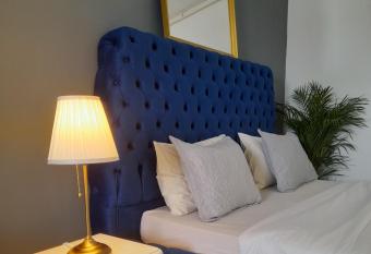 Airplane Residence 1 has Balcony rooms