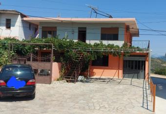 Guesthouse Lula has Balcony rooms