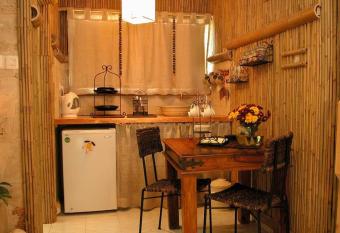 Biktapuz & Klemantina allows 18 year olds to book a room