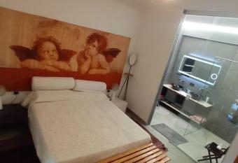 La stanza dell O-zio allows 18 year olds to book a room