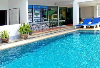 Deng s kamala beach Guesthouse has Balcony rooms