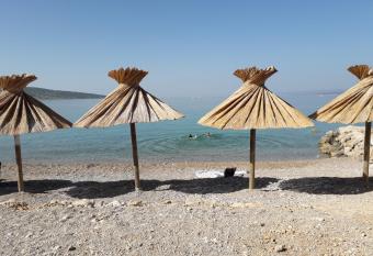 Apartment D&E Punat - free parking and Wi-fi has Balcony rooms