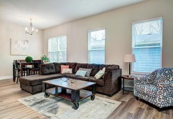 Cozy Stringtown GEM 1 Mile To Downtown! allows 18 year olds to book a room