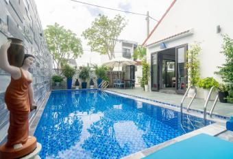 Herb Garden Villa has Balcony rooms