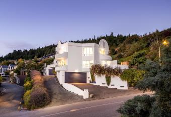 6b Edinburgh has rooms with a private hot tub