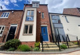 Humber Street Townhouse has Balcony rooms