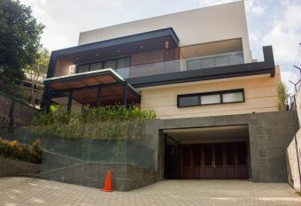 Villa Dago Pakar Bandung has Balcony rooms