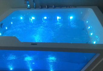 Athena Luxury Apartment has rooms with a private hot tub