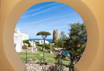 Panoramic sea views and direct access to the beach from the community in Torrenueva (La Cala de Mijas) has Balcony rooms