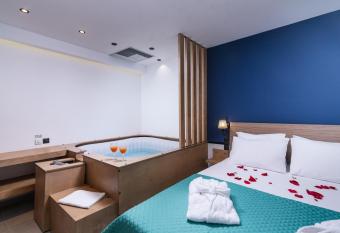 Alcyone Studios and Apartments allows 18 year olds to book a room