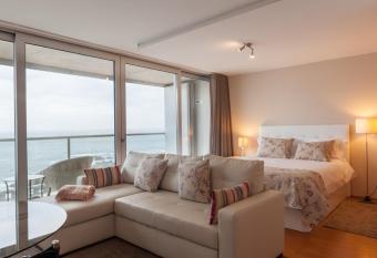 Bartolomeu Beach Apartments has rooms with a private hot tub