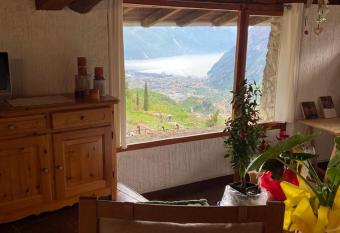 Appartamento Orizzonte Lago allows 18 year olds to book a room