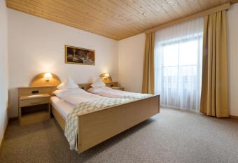 Apartment Dolomitenblick has Balcony rooms