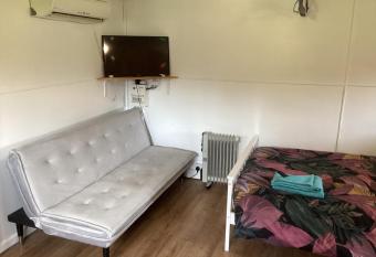 Vigo Retreat cabin 3 allows 18 year olds to book a room