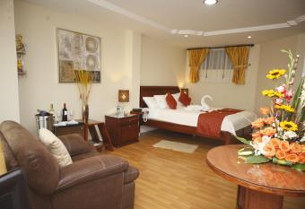 Kuna Hotel has rooms with a private hot tub