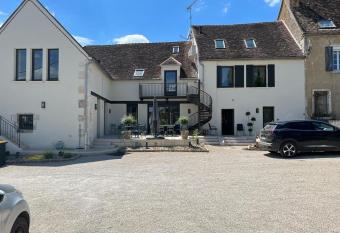 Appartements Domaine Gueguen Chablis allows 18 year olds to book a room