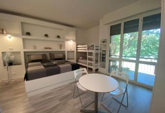 Bed&breakfast BBqueen Sandonato Policlinico has Balcony rooms