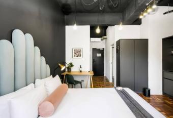 BlackBrick Foreshore Cape Town- Standard allows 18 year olds to book a room
