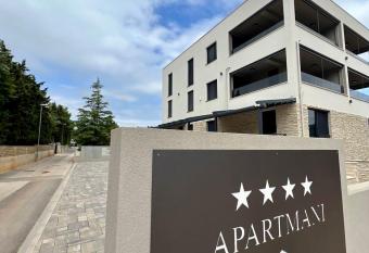 Apartmani CUBE L has Balcony rooms