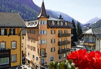 Central Hotel has Balcony rooms