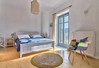 Mia Villa has Balcony rooms