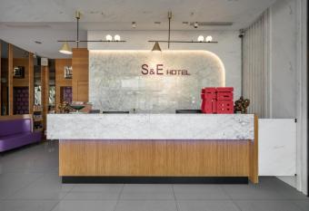 S&E Hotel has Balcony rooms