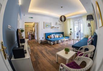 Hostel Beogradjanka has Balcony rooms