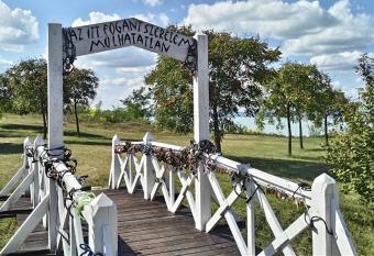 Startbalaton Balatonvil  gos allows 18 year olds to book a room