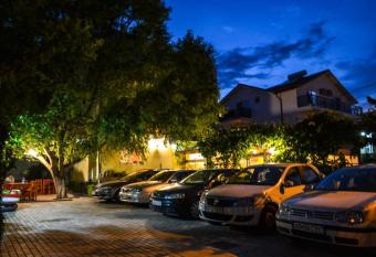 Pensiunea Vellis has Balcony rooms