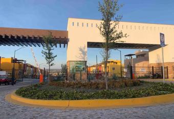 Condominio 2 habitaciones seguridad 24 horas allows 18 year olds to book a room