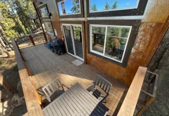 Ravens Lair has Balcony rooms