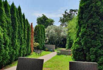 Cypress Garden allows 18 year olds to book a room