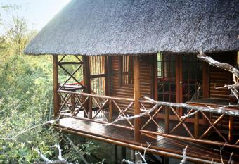 Lion Tree Bush Lodge has Balcony rooms