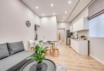 Central Platinum Apartments 29 allows 18 year olds to book a room