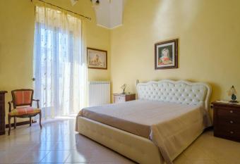 Palazzo Simone has Balcony rooms