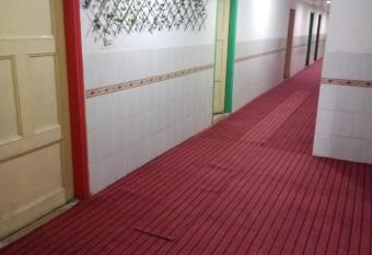 HOTEL DE GRAND has Smoking/Balcony rooms