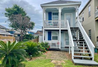 SeaBlue Cottage - Upstairs has Balcony rooms