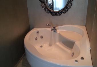 B&B Rabbit has rooms with a private hot tub