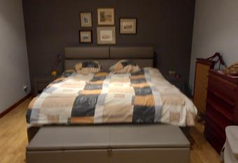 Luxe appartement met 3 slaapkamers en 1 kingsize bed slaapzetel en drie dubbelbedden allows 18 year olds to book a room