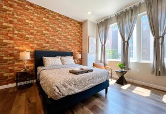 Stay at Luna on Ridge Ave has Balcony rooms