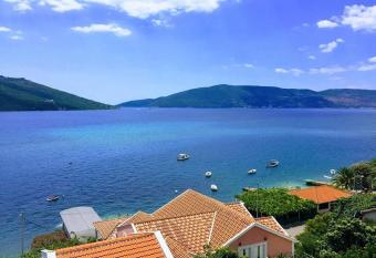 Villa Angelina has Balcony rooms