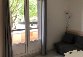 Studio Apartment near to Paris has Balcony rooms