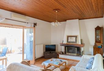 Villa Artemis Leto has Balcony rooms