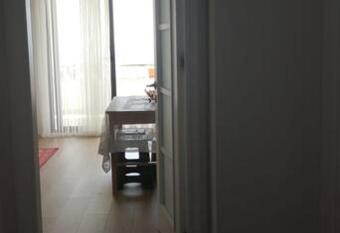 Deniz manzaral   site i  i merkezi daire has Balcony rooms